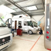 Diagnostic d'infiltration d'eau en camping-car dans un atelier spécialisé