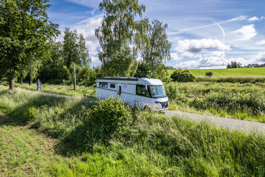 Le Frankia Platin Pure i7400 Plus, un intgéral luxueux sur Mercedes Sprinter.
