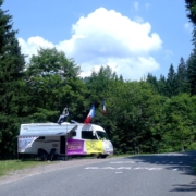 Camping-car stationné au col de Joux-Plane dans les Alpes françaises