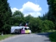 Camping-car stationné sur la route du col de Joux-Plane en Haute-Savoie, quelques jours avant une étape du Tour de France