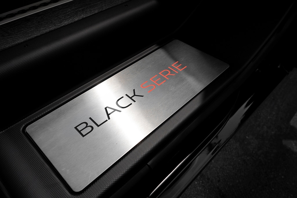 Marche-pied numéroté de l'HorizonVan Black Serie, série limitée Glénan Concept-Cars