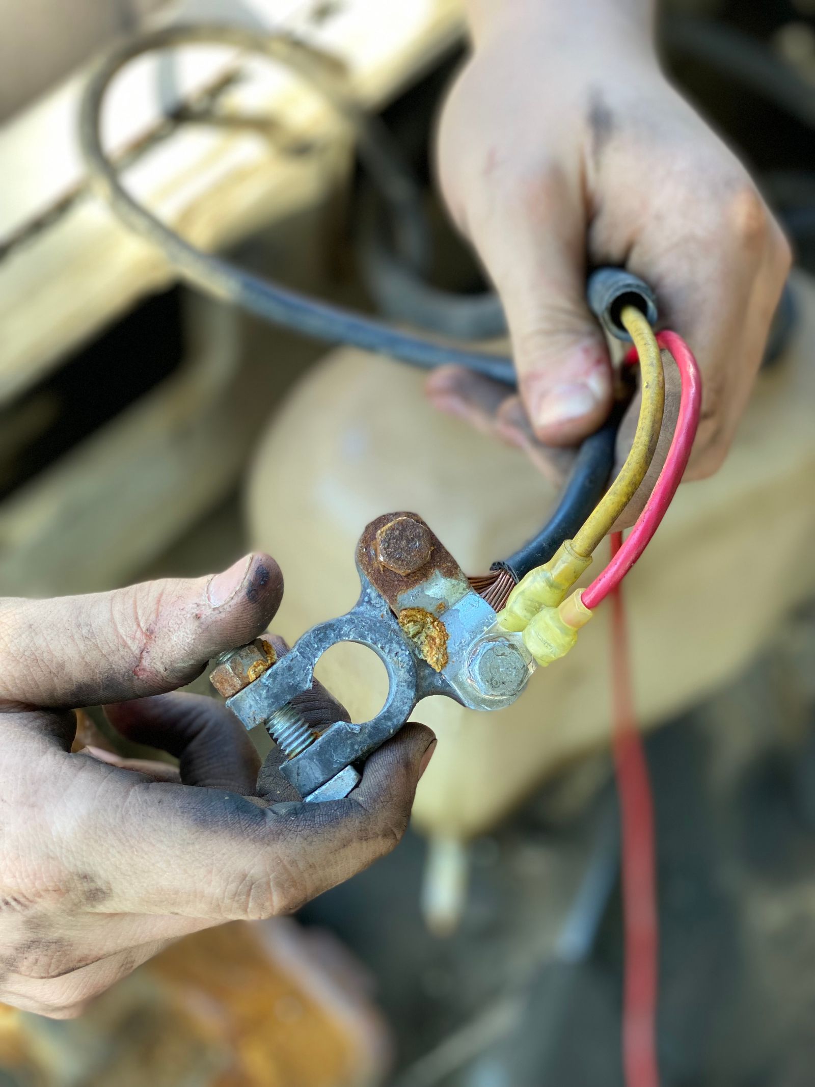 Cosse de batterie corrodee, cause frequente de panne electrique en camping-car