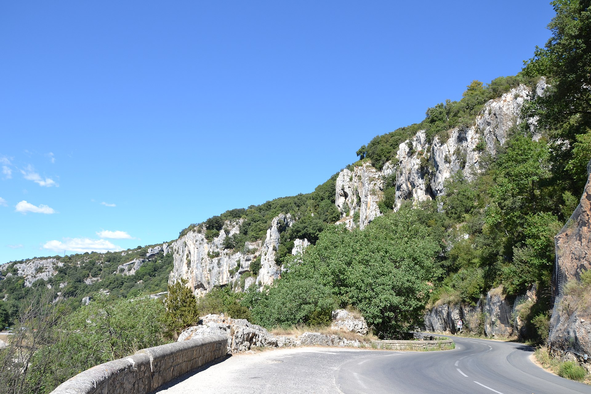Route en corniche des gorges de l'Ardèche, itinéraire en camping-car en Ardèche