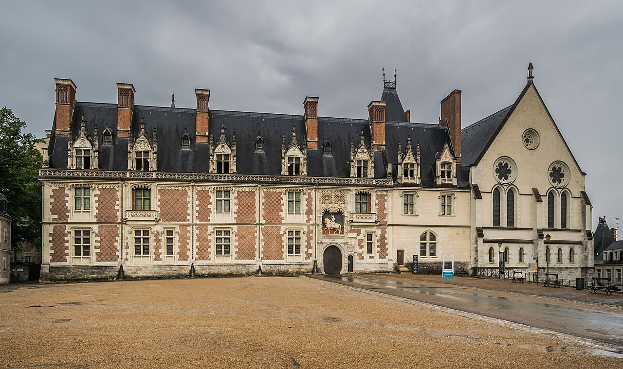Aile Louis XII du château royal de Blois, étape d'un itinéraire en camping-car dans le Val de Loire