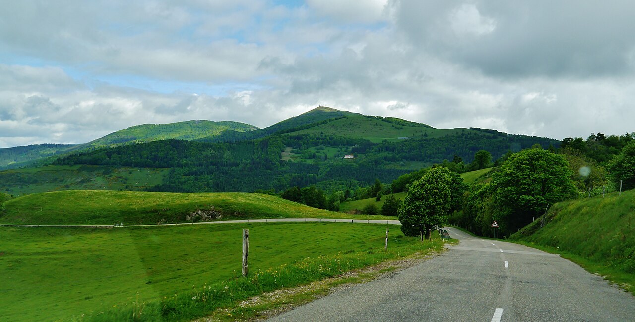 Route des Crêtes dans les Vosges avec le Hohneck en toile de fond