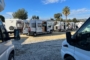 Fourgon aménagé occasion à moins de 25 000 euros sur un parc de vente, porteur Fiat Ducato visible